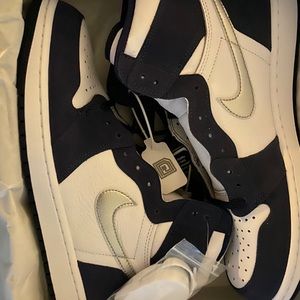Air Jordan 1 White Metallic Silver Men’s size 11